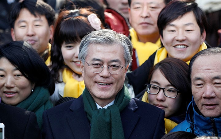 潘基文の不出馬を受けて次期大統領選トップ独走中の文在寅（写真は2012年の大統領選）　Kim Hong-Ji-REUTERS