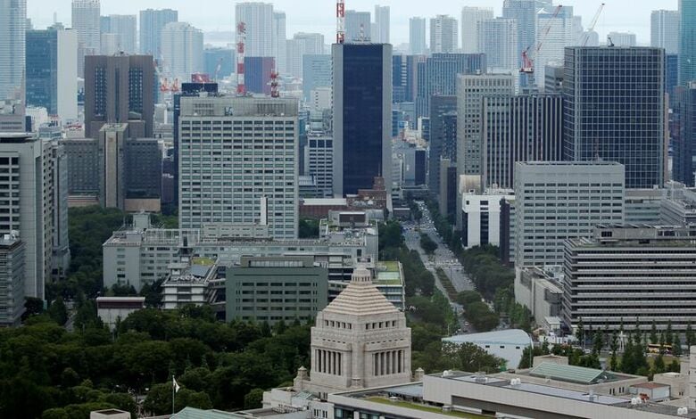 写真は国会議事堂。2016年7月、都内で撮影。REUTERS/Toru Hanai