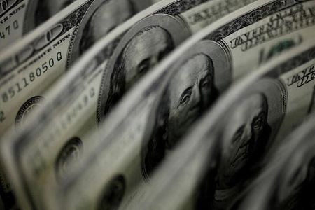米財務省が１８日発表した４月の対米証券投資統計によると、海外勢の米国債保有額は８兆１８０億ドルで、過去最高を記録した３月の８兆８４０億ドルから減少した。写真は都内で２０１１年８月撮影（２０２４年　ロイター／Yuriko Nakao）