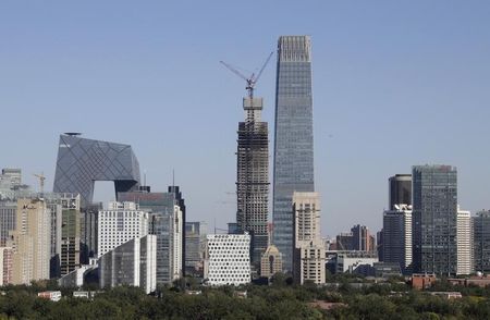 　１０月２１日、シティは中国ＧＤＰの誤りを調整すると、『実際の』世界経済成長率は２０１５、１６年ともに２．５％を割り込むと予想。写真は北京のビジネス街の様子。１０月１２日撮影。（２０１５年　ロイター／Jason Lee）
