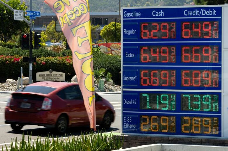 8月19日、米サンディエゴのガソリンスタンドで撮影格。 REUTERS/Mike Blake