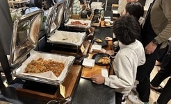 朝食ビュッフェと空室で子どもの貧困に立ち向かえ...スーパーホテルが取り組む社会価値の「転換」