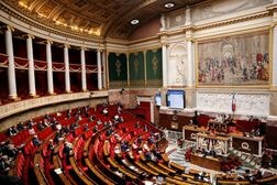 フランス議会、「死の援助」法案を可決　厳格な条件下で容認へ