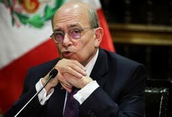 ペルー政府、米製戦闘機購入で初回代金支払い　閣僚辞任で内政混乱