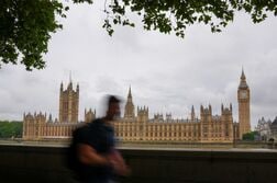 英、新たな対ロシア制裁発表　船舶や銀行が対象