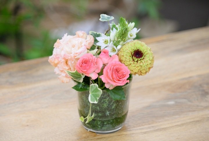 トウモロコシ由来のバイオマスプラスチックの花器