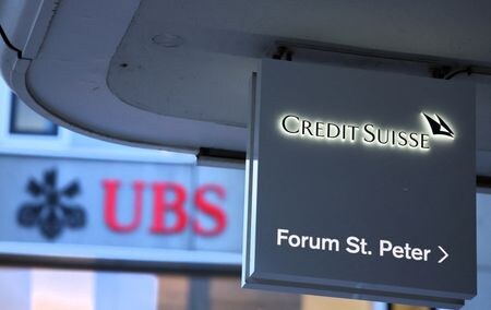　８月３１日、スイス金融大手ＵＢＳグループはクレディ・スイスの国内銀行部門を完全に吸収することを明らかにした。数千人規模の雇用喪失につながる可能性があり、スイス国内で反発が起こるとみられる。３０日撮影（２０２３年　ロイター/Denis Balibouse）