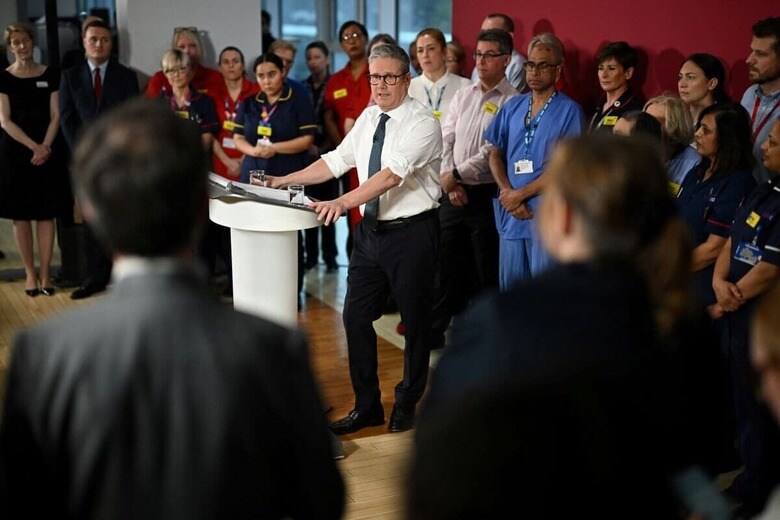 NHS改革を実行し待ち時間を短縮すると宣言するキア・スターマー英首相　LEON NEAL―REUTERS