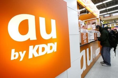 　１月１２日、ＫＤＤＩ（ａｕ）とソフトバンクは１２日、学生向けの割引サービスを強化すると発表した。写真は都内で２００９年１年撮影（２０１６年　ロイター）