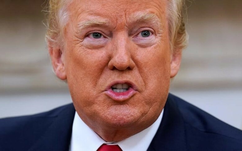 ５月１日、ロシアによる２０１６年の大統領選への介入疑惑を捜査するモラー特別検察官は、トランプ大統領の個人弁護団と３月に会合を開いた際、トランプ氏が捜査当局の聴取に応じなかった場合に召喚状を送る可能性に言及した。写真はワシントンで昨年７月撮影（２０１８年　ロイター/Joshua Roberts）