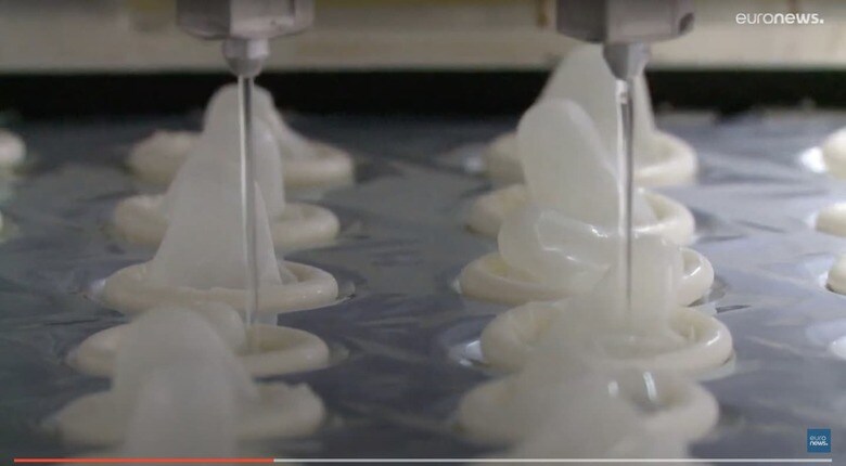 コンドームの無料配布は性感染症予防の切り札になるか？　eouronews / YouTube