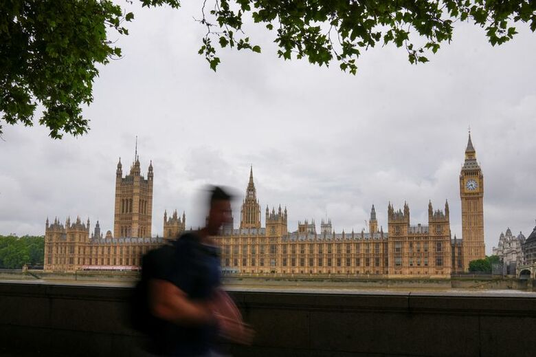 写真は議会のあるウェストミンスター宮殿。2024年7月、英ロンドンで撮影。 REUTERS/Maja Smiejkowska