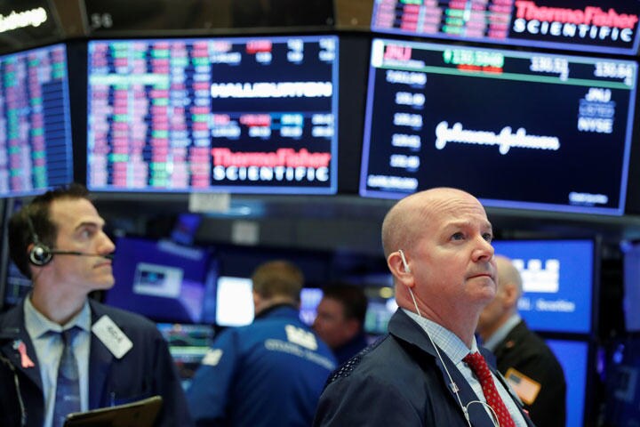 米証券市場はまだ新型コロナ第2波を織り込んでいないが時間の問題か（ニューヨーク証券取引所）　Lucas Jackson-REUTERS