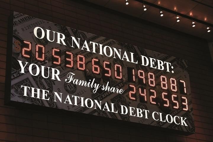ニューヨークの「借金時計」は政府債務への危機感をあおるが……SHANNON STAPLETONーREUTERS