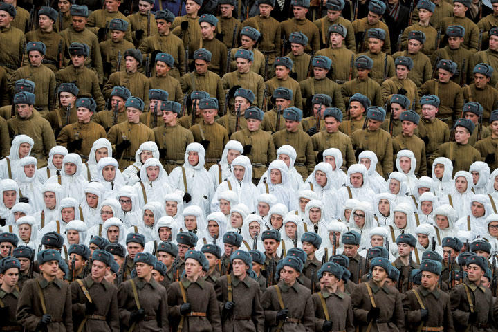 ナチスとの戦いに向かう、伝説のソ連軍パレード再び | ニューズ