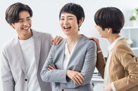 座るならカウンター、コンビニ店員には世間話...秘書歴30年の「一流秘書」が伝授する「好かれる生き方」