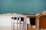 少子化で子どもは減っているのに、クラスは相変わらず「密」な日本の学校