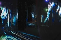 巨匠ゴダールの思考を探求する展覧会が開催中。映画を生まれ変わらせる「再構築」とは