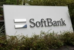 ソフトバンクＧ、湾岸投資家から最大1000億ドル調達目指す＝ＦＴ