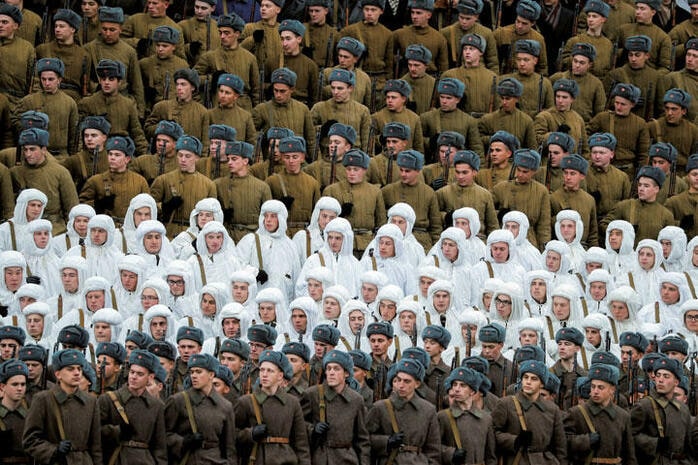 ナチスとの戦いに向かう、伝説のソ連軍パレード再び | ニューズ