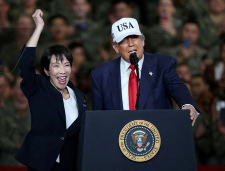 写真はトランプ米大統領と高市早苗首相。米海軍横須賀基地で2025年10月撮影。REUTERS/Kim Kyung-Hoon/File Photo