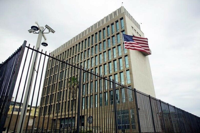 ８月９日、米国務省の報道官は、キューバの首都ハバナにある米大使館で働いていた複数の米国人がさまざまな身体症状を訴え、医学的理由から米国に帰国したため、原因究明に向けて調査を進めていると明らかにした。写真はハバナで６月に撮影（2017年　ロイター／Alexandre Meneghini）