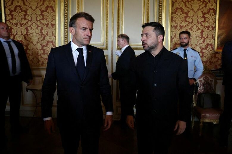 ７月１３日、パリで開かれたウクライナ支援有志国会議に参加するフランスのマクロン大統領とウクライナのゼレンスキー大統領　 REUTERS/Tom Nicholson