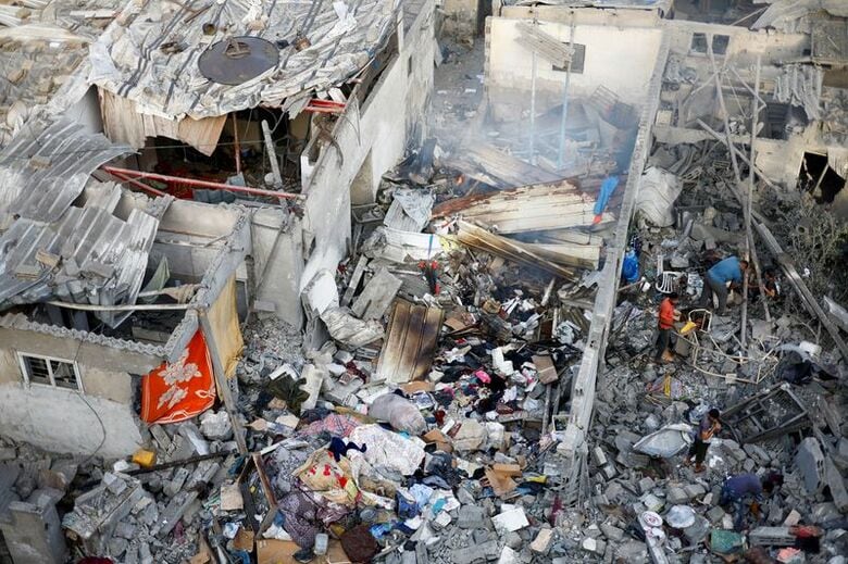 写真は23日、ガザ地区中央部のヌセイラットで撮影。 REUTERS/Mahmoud Issa