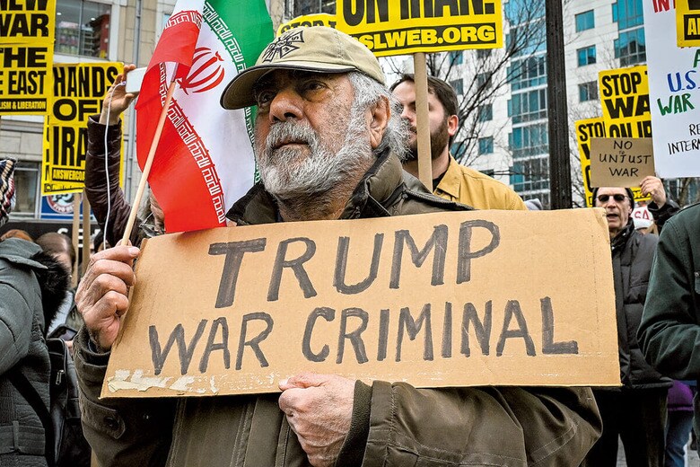 イラン攻撃には批判の声も多い（ニューヨーク）　GABRIELE HOLTERMANNｰSIPA USAｰREUTERS