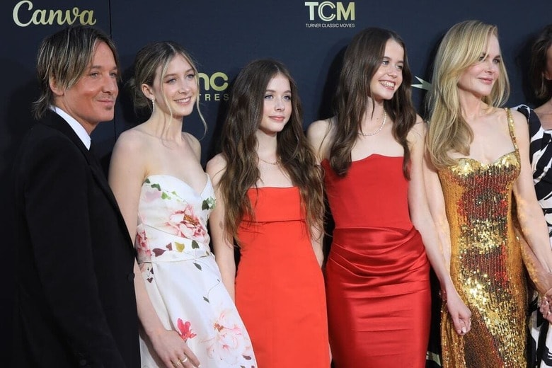 キース・アーバン（左）とキッドマン（右）の子供であるサンデー・ローズ（左から2番目）　2024年4月、Kathy Hutchins／Shutterstock
