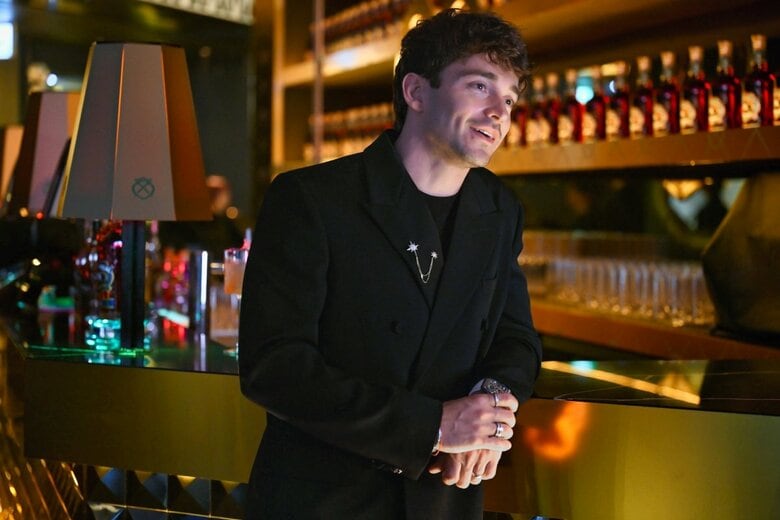 シーバスリーガルの限定イベントで、成功の多面性について語ったF1ドライバーのシャルル・ルクレール