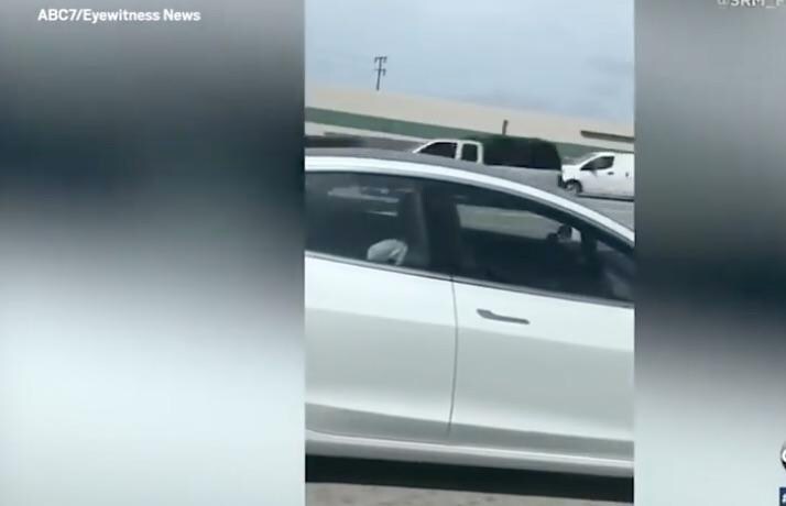 居眠りをした状態で、少なくとも50キロ走行した...... Earliest Info-YouTube