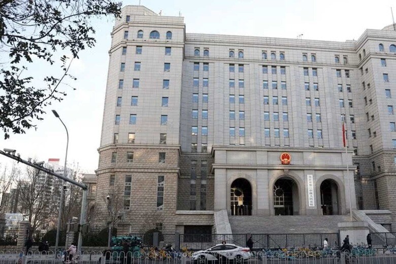 １１月２９日、中国の裁判所は、国営メディア「光明日報」の元編集者でベテラン記者の董郁玉氏（６２）に対し、スパイ罪で懲役７年の判決を言い渡した。写真は同日、北京の第２中級人民法院（地裁）前で撮影（２０２４年　ロイター/Florence Lo）