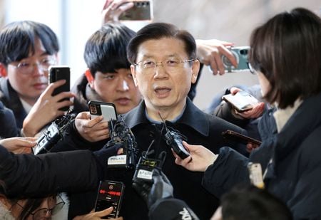 　１月１０日、韓国大統領警護庁の朴鍾俊長官（写真）は、警察に出頭し、先月３日の戒厳令宣布を巡る内乱容疑の捜査で拘束令状が出されている尹錫悦大統領は現職大統領として不当な扱いを受けていると述べた上で、いかなる状況でも流血は避けなければならないと警告した。写真は韓国ソウルで撮影、提供写真（２０２５　ロイター／Yonhap）