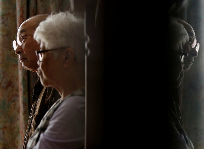 ９月１６日、神奈川県相模原市の障害者施設で起きた殺傷事件とその犠牲者の身元をめぐる沈黙は、障害者に対する姿勢について日本がどう取り組むべきかを迫っている。写真は、ロイターのインタビューに応じる尾野さん夫妻。座間市で７日撮影（２０１６年　ロイター/Issei Kato）