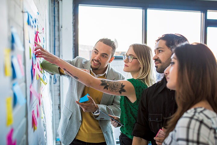 見えるところにタトゥーがあっても就職で不利にならない時代が来た　JOHN FEDELE-BLEND IMAGES/GETTY IMAGES