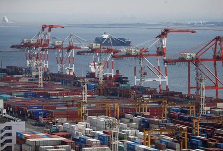 　１月２３日、財務省が発表した１２月貿易統計速報は、貿易収支が１５２５億円の赤字だった。２０１８年３月撮影（２０２０年　ロイター/Issei Kato）