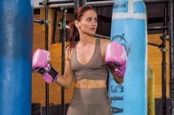 スパイに憧れたウクライナ人少女が、キアヌ・リーブスの「先生」になった本当の話