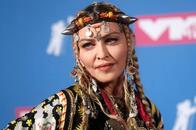 見出しは「60歳のマドンナ」　いじられたポップの女王がお怒り