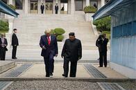 トランプ＝金正恩、南北非武装地帯で3度目の首脳会談　核問題めぐる協議再開で合意