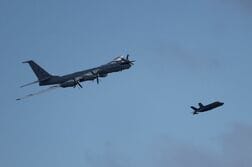 英空母にロシア機接近、ノルウェー海　戦闘機発進し対応