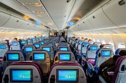 90秒で3人が逃げ遅れ…飛行機から避難時に「荷物を取り出す」は絶対NG、動画が示す「身勝手の代償」