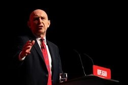英予算案、新施策の財源は増税か歳出削減で確保　借り入れ増やさず＝ＦＴ