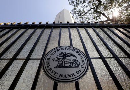 インド準備銀行（ＲＢＩ、中央銀行）は２９日、デジタル通貨「デジタルルピー」のリテール向け実証実験を１２月１日から開始すると発表した。資料写真、２０１６年２月撮影（２０２２年　ロイター／Danish Siddiqui）