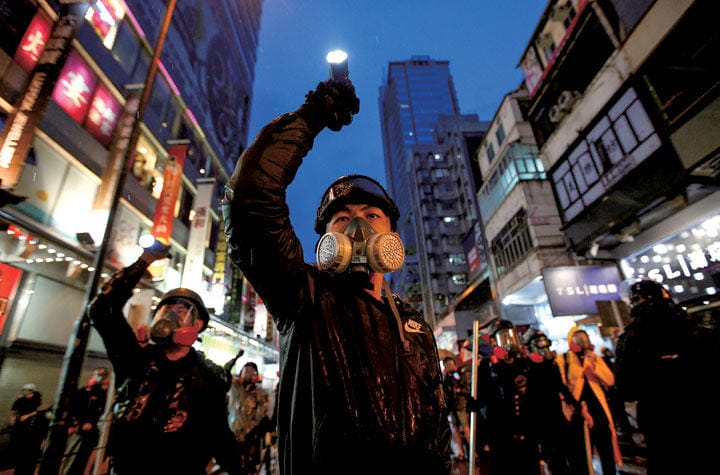 香港政府の強権に若者たちは抵抗したが（2019年8月）　WILLY KURNIAWAN-REUTERS