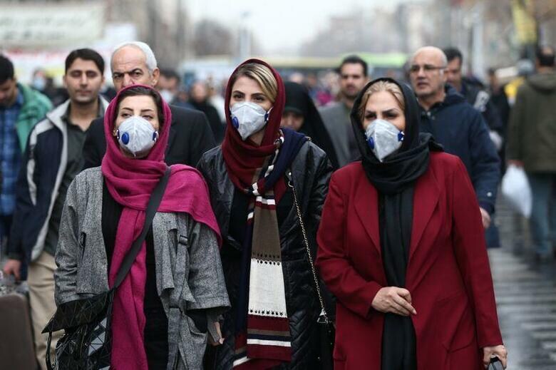 イランで２５日、新型コロナウイルス感染による死者が１６人に増加し、中国以外では最多になった。このほか、感染者が増えている韓国やイタリアは感染拡大に向けた緊急措置を強化した。テヘランで２０日撮影（２０２０年　ロイター/WANA NEWS AGENCY）
