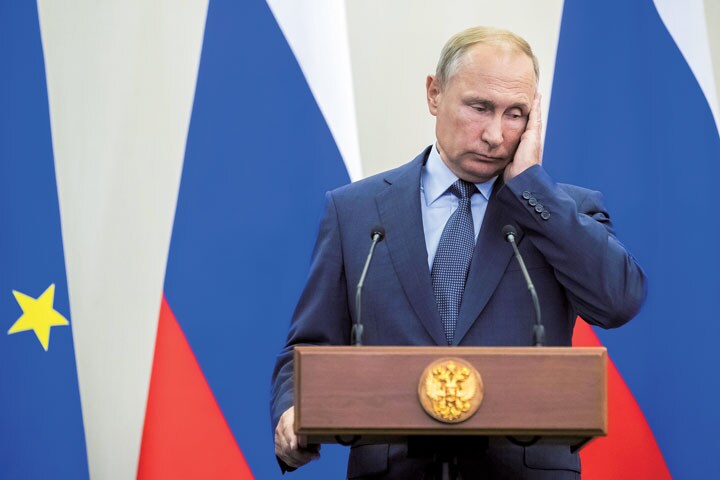 長年の懸案である年金改革が「盤石」のプーチン政権を揺るがしている　Pavel Golovkin-REUTERS