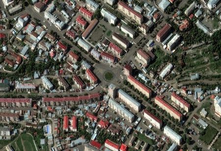 アルメニアとアゼルバイジャンの外相は２３日、イランの首都テヘランで協議を開いた。係争地ナゴルノカラバフをアゼルバイジャンが攻撃して支配を固めて以降初の協議で、主催国イラン、ロシア、アゼルバイジャンと同盟関係にあるトルコの外相も出席した。写真は、ナゴルノカラバフ地域の衛星画像。２０２３年９月２９日に撮影。（２０２３年　ロイター／Maxar Technologies/Handout via REUTERS ）