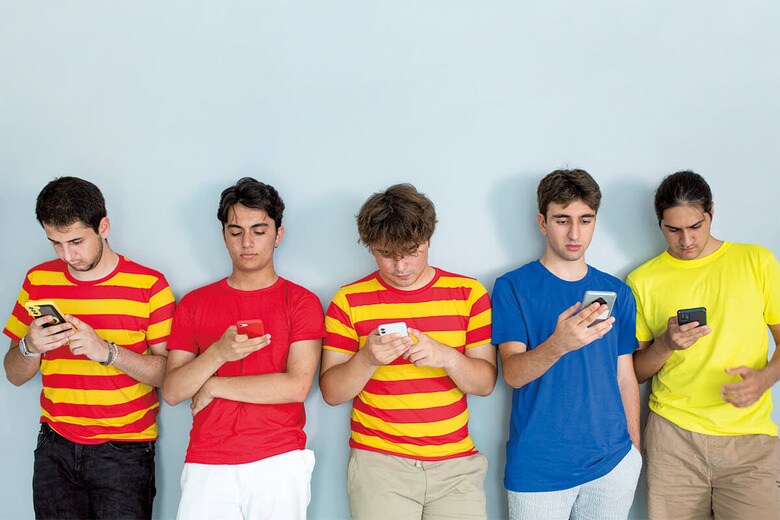 気軽に参加して言いたいことを言えることが孤独感の解消につながる　IZZETUGUTMEN/ISTCOK