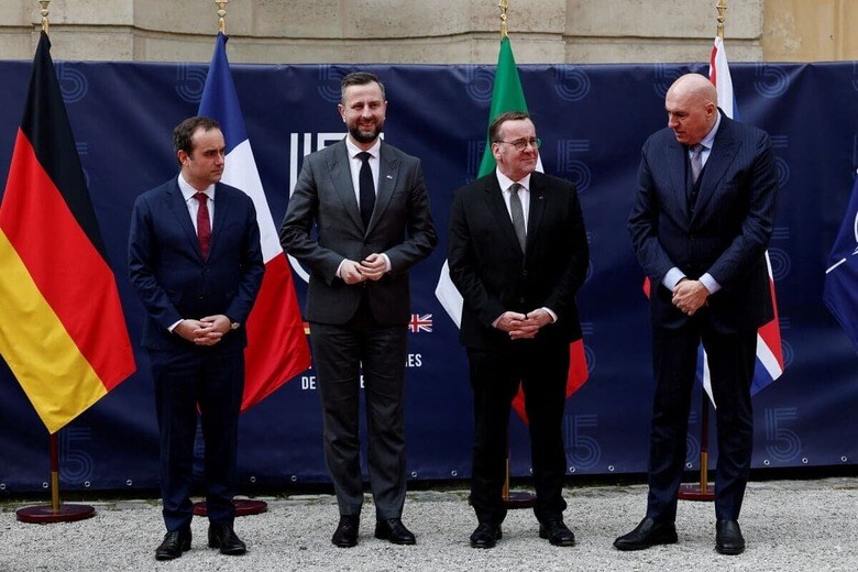 欧州の軍備増強などをめぐりパリで行われたイギリス、ドイツ、フランス、イタリア、ポーランドの5カ国の国防相会合　BENOIT TESSIER―REUTERS